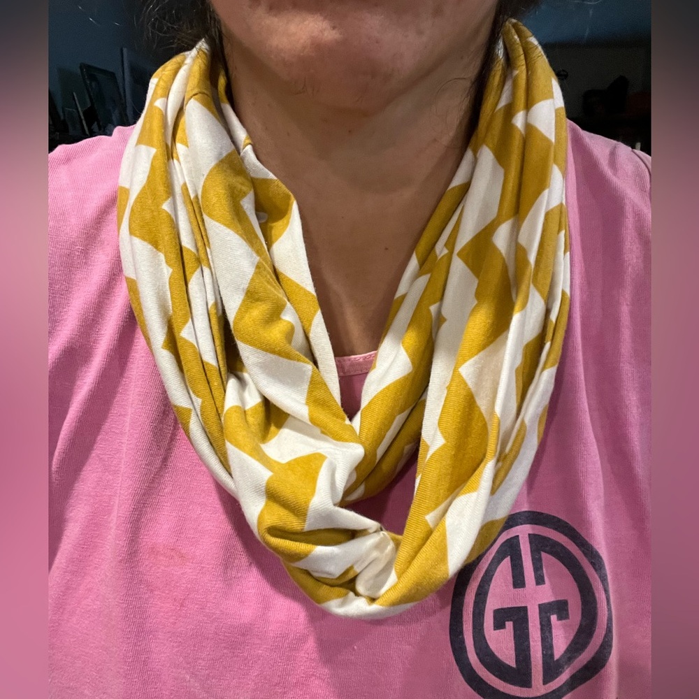 Patterned Infinity Scarf 🧣 - Picture 3 of 3